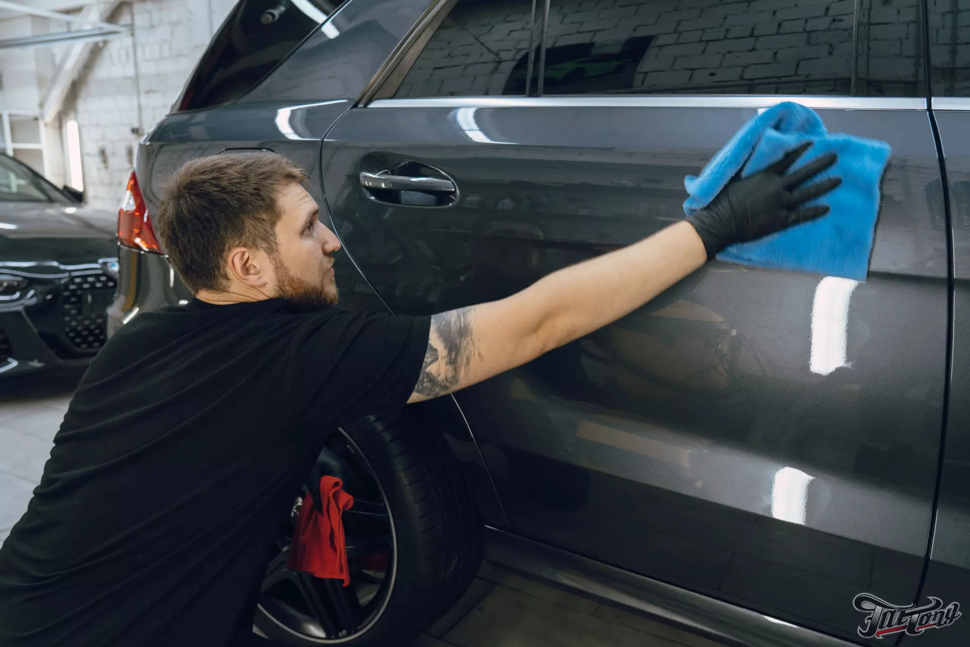 Mercedes ML 63 AMG. Полировка кузова+керамика. Антидождь. Мойка подкапотного пространства. Уборка салона. Выставление зазоров